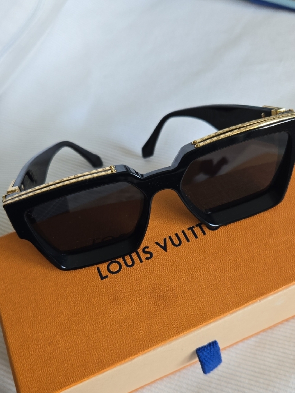 Louis Vuitton Millionaire Black and Gold  Sunglasses - Picture 3 of 8